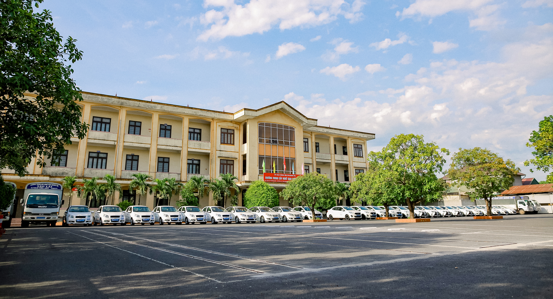 Banner trường